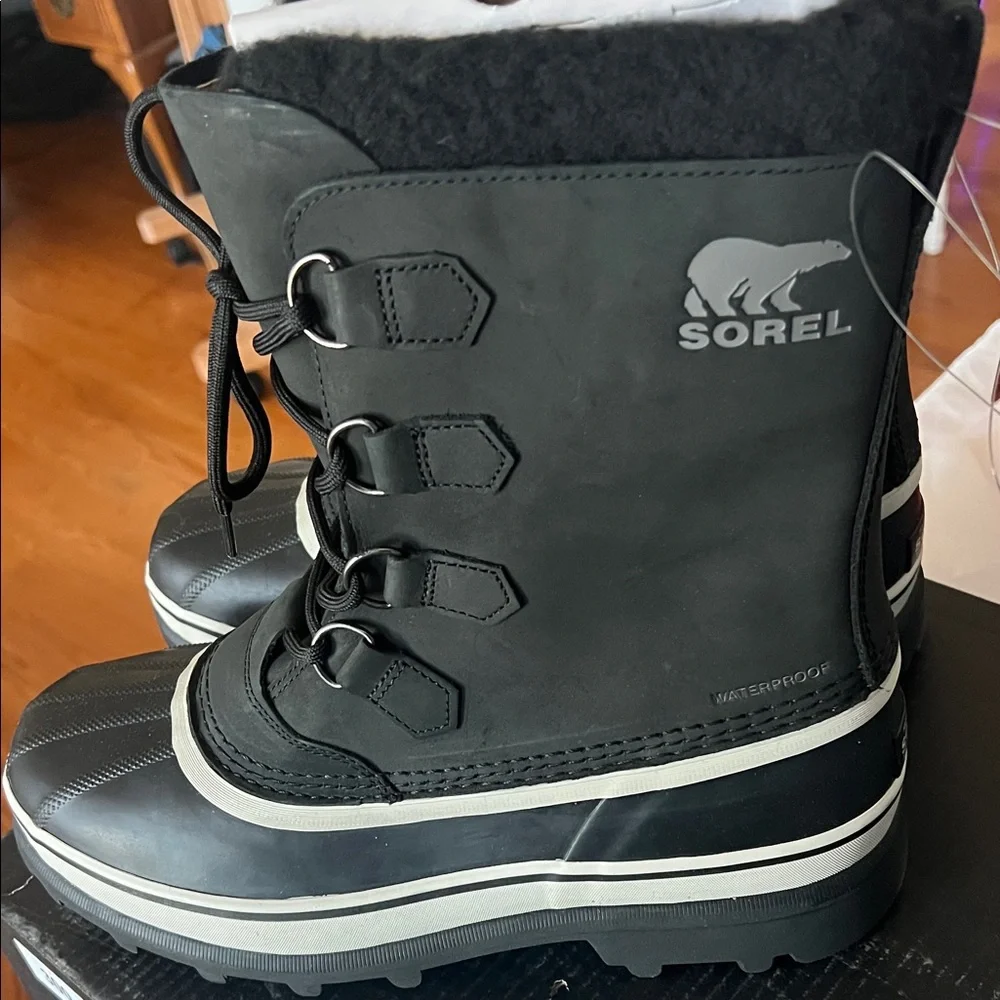 Sorel‎ Black and White Insulated Boots